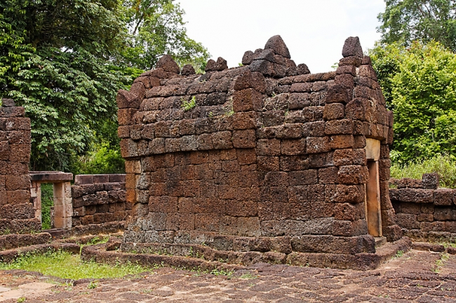 26-Prasat Ta Muen Toch-016